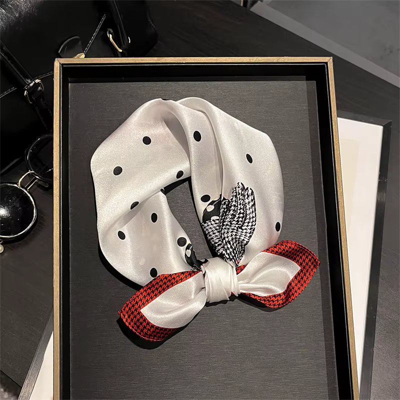 100% foulard en soie Bandana femmes motif de fleur foulards carrés foulard foulard en soie de mûrier