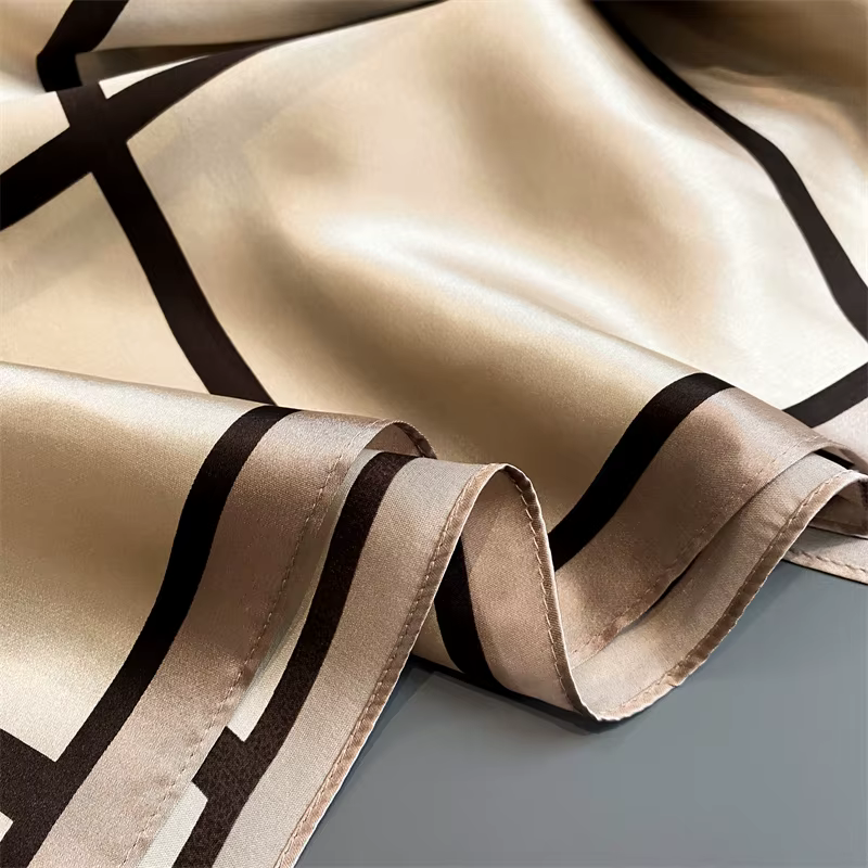 100% Foulard en soie véritable nouveau 70CM châle naturel enveloppes femmes dames mode foulards Foul