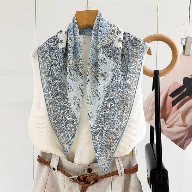 Foulard en soie à bords roulés à la main, imprimé floral, fin et respirant pour l'été, carré, style