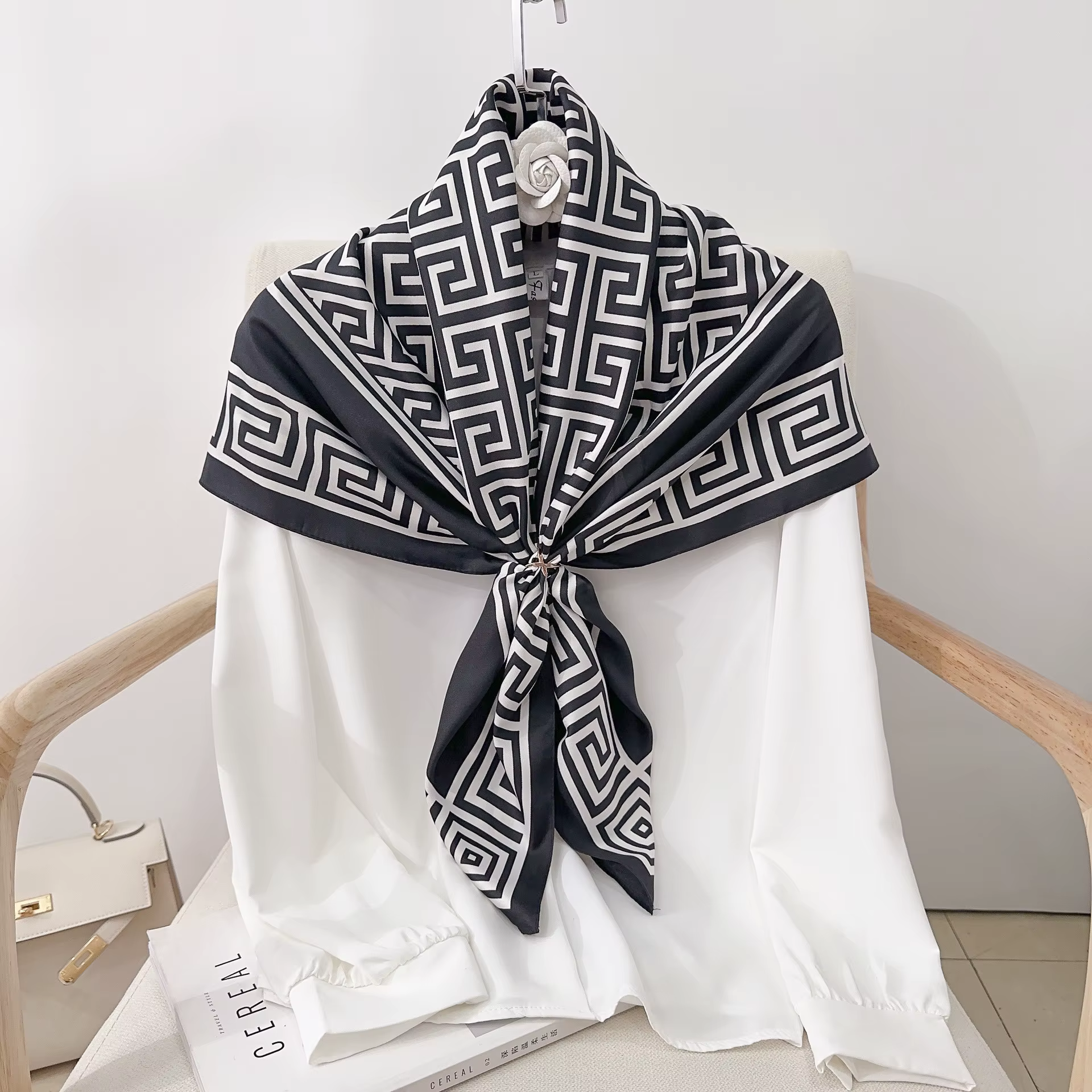Châle carré en sergé imprimé pour femme, foulard de la présidence féminine, bandana pour les cheveux