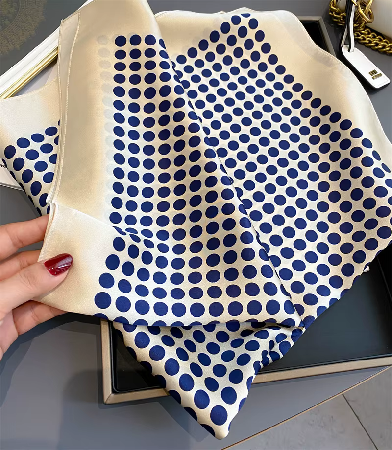 100% Foulard en soie véritable nouveau 70CM châle naturel enveloppes femmes dames mode foulards Foul