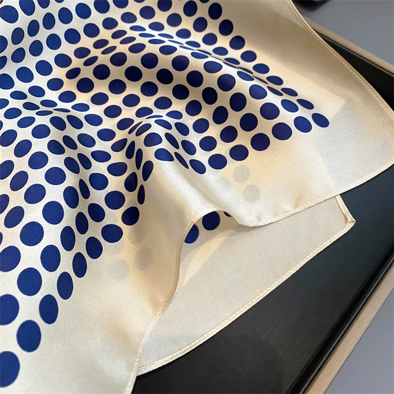 100% Foulard en soie véritable nouveau 70CM châle naturel enveloppes femmes dames mode foulards Foul
