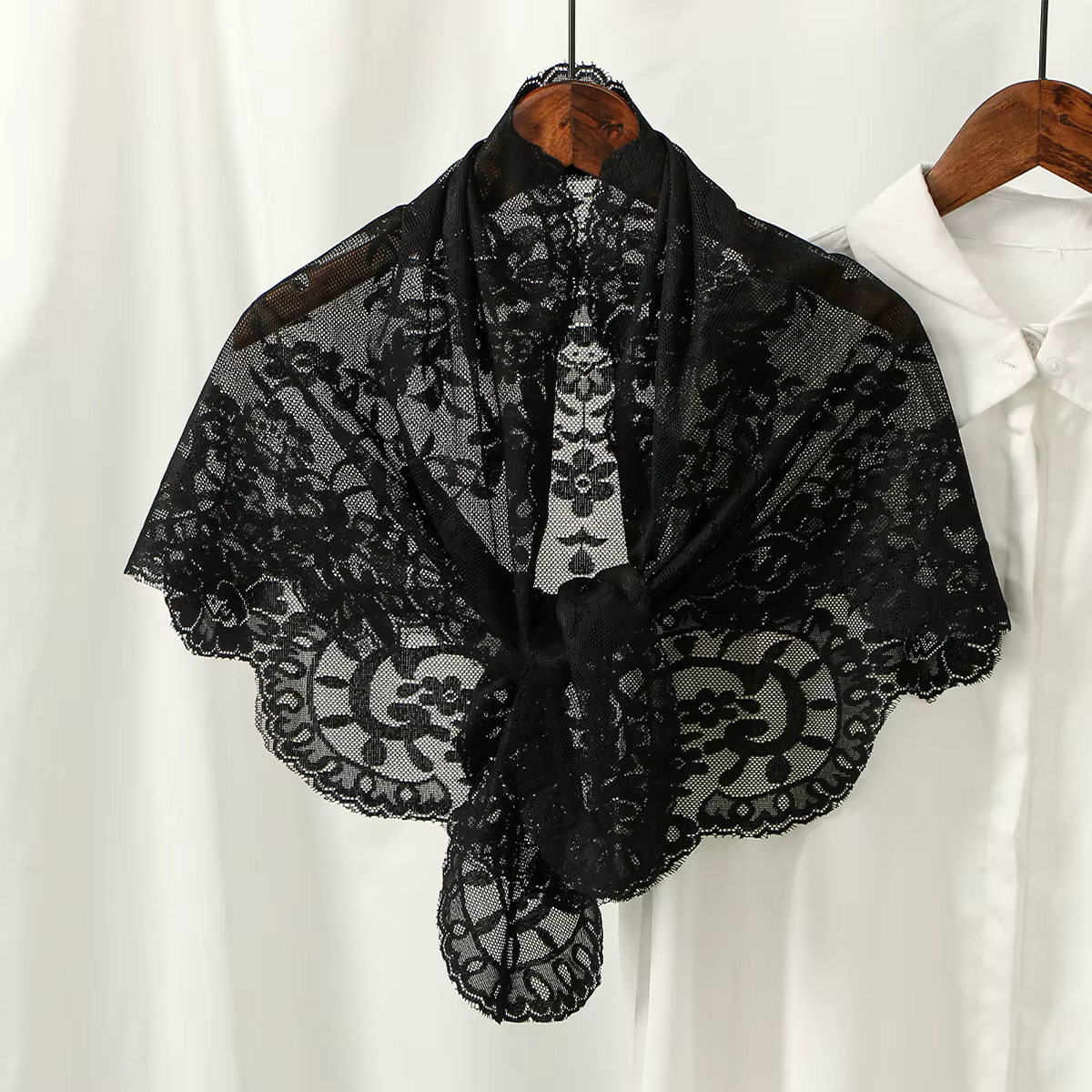 Mode femmes écharpe triangulaire évider dentelle broderie châle Hijab solide mouchoir à fleurs grand