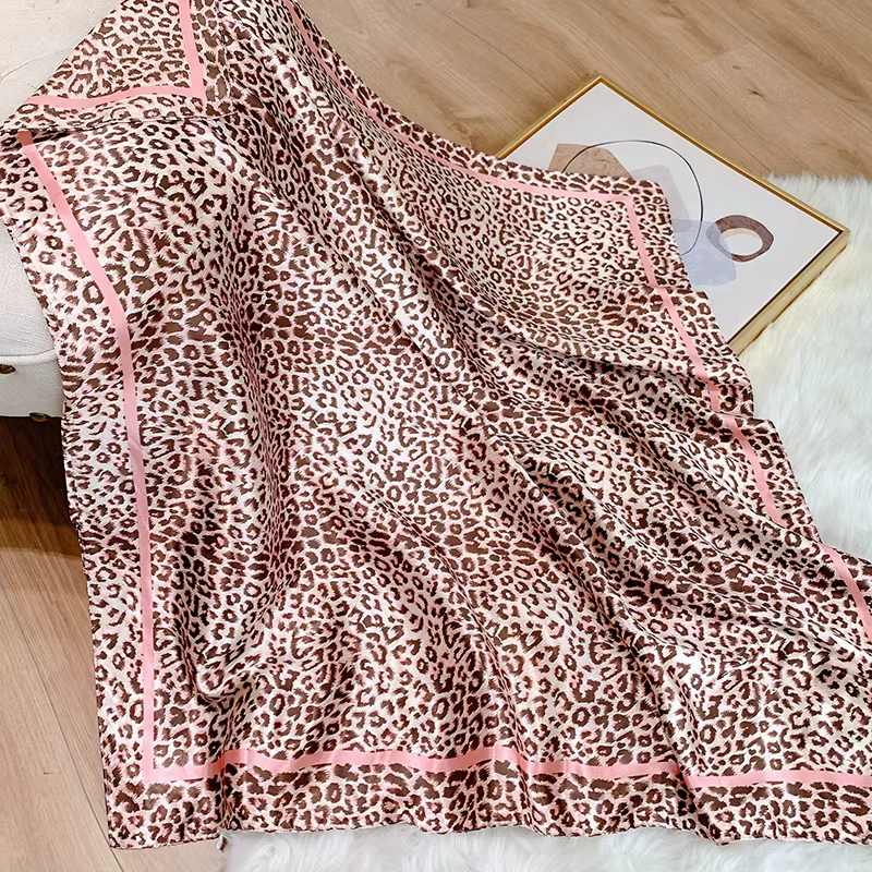 2025 Design marque foulard