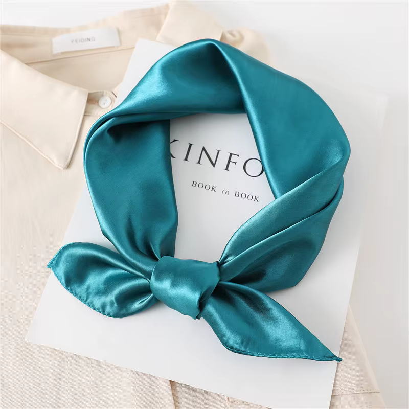 Foulard carré en soie pour femmes