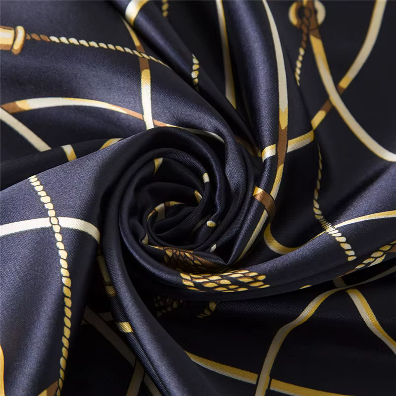 Foulard carré en soie imprimé pour femmes