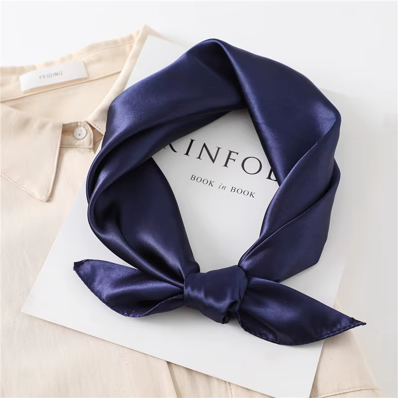 Foulard carré en soie pour femmes