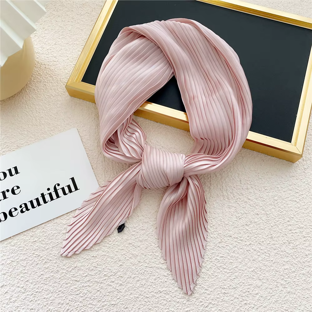 Foulard carré en soie plissé pour femmes
