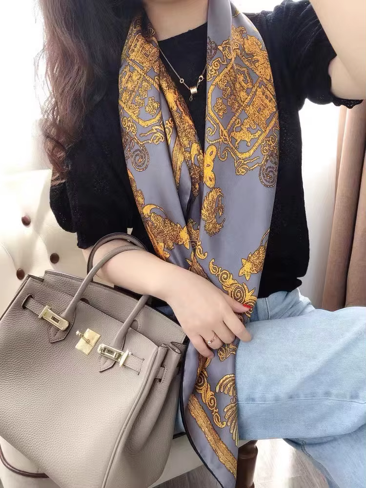 Foulard carré gris or 100% naturel pour femme
