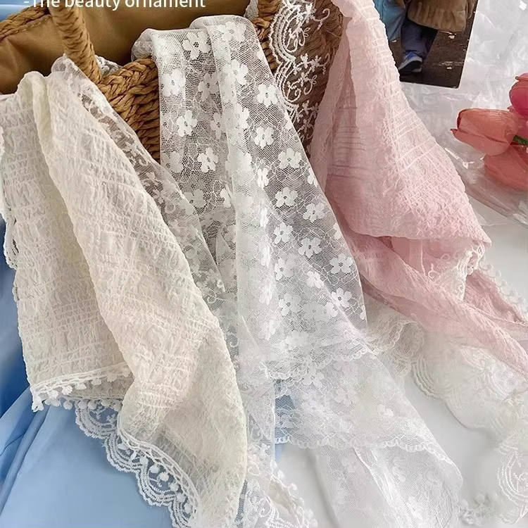 Écharpe à fleurs en dentelle douce blanche