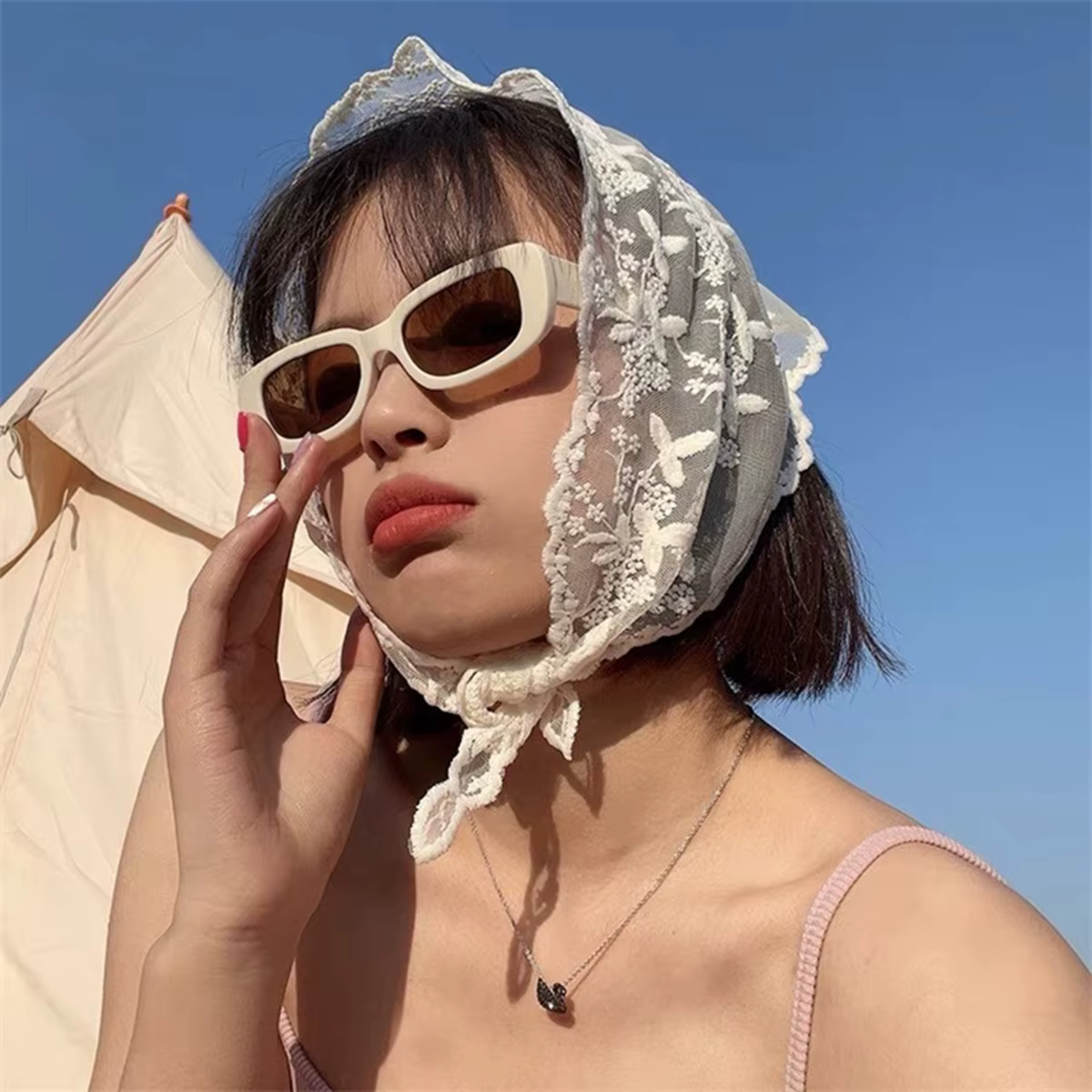 1 écharpe triangulaire en dentelle française pour filles, foulard de plage rétro blanc à fleurs