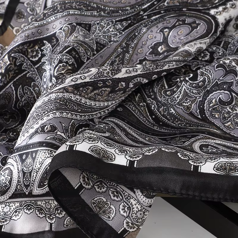 Châle Carré en Satin à Imprimé Floral pour Femme