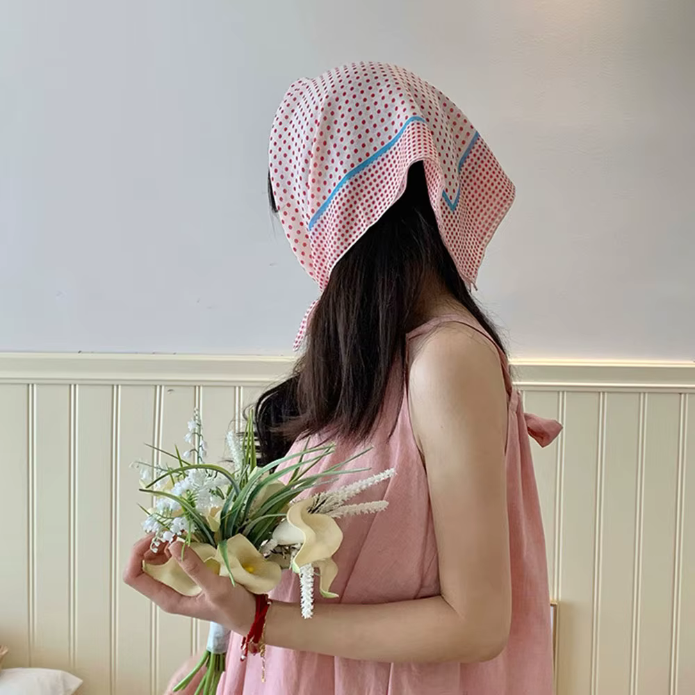 Foulard carré à pois doux et frais pour femme