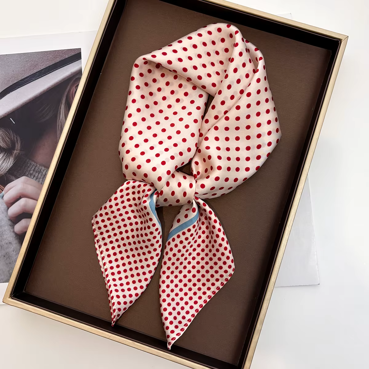 Foulard carré imprimé à pois pour femmes