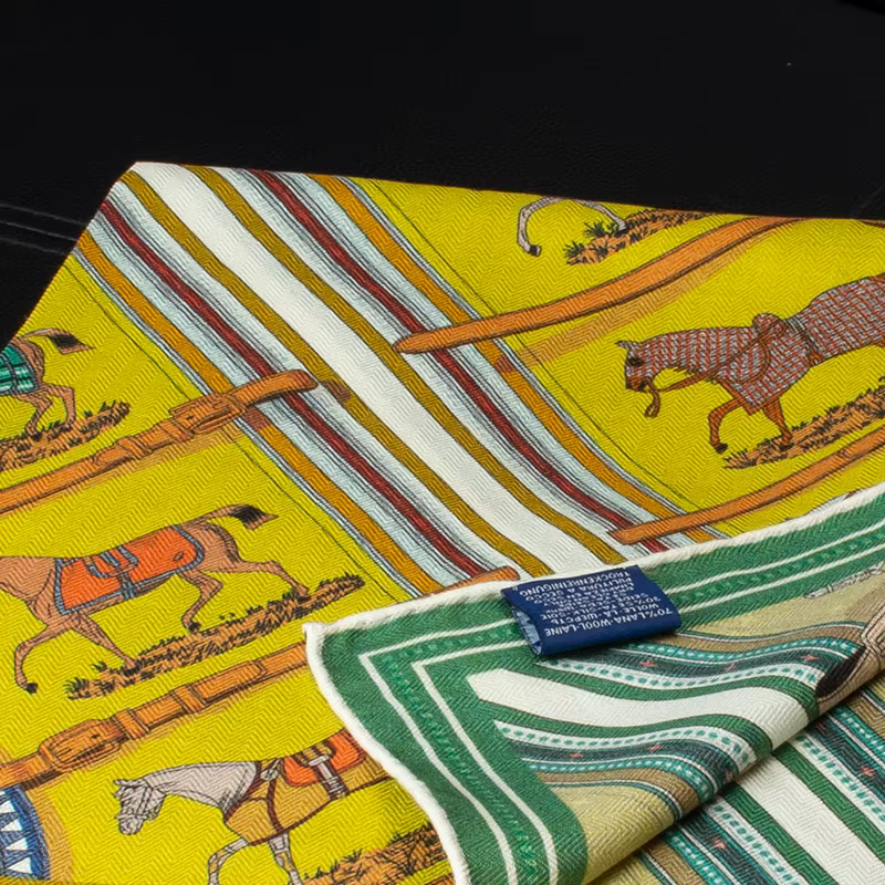 Écharpe de luxe en soie et laine 65 cm