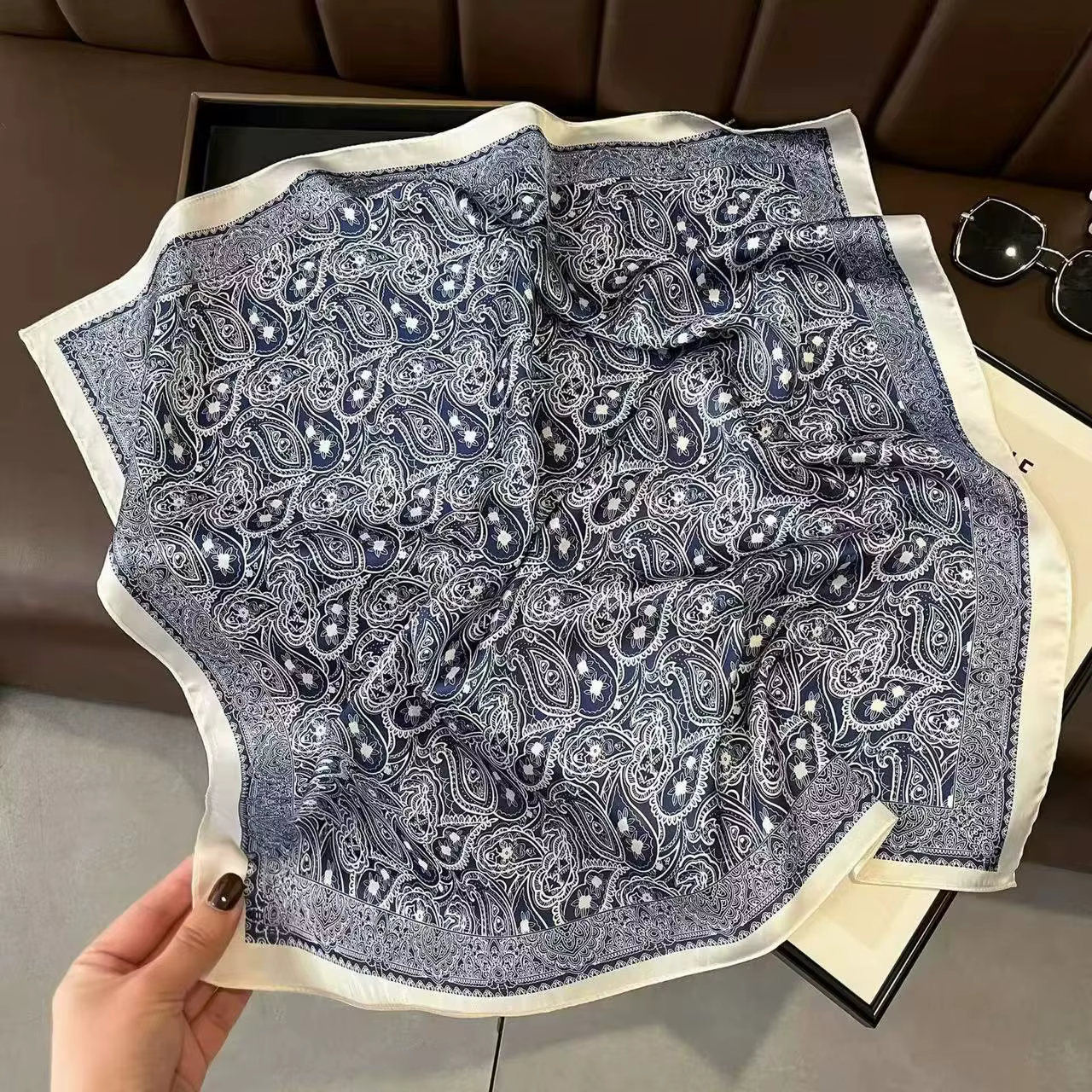 1 foulard rétro professionnel