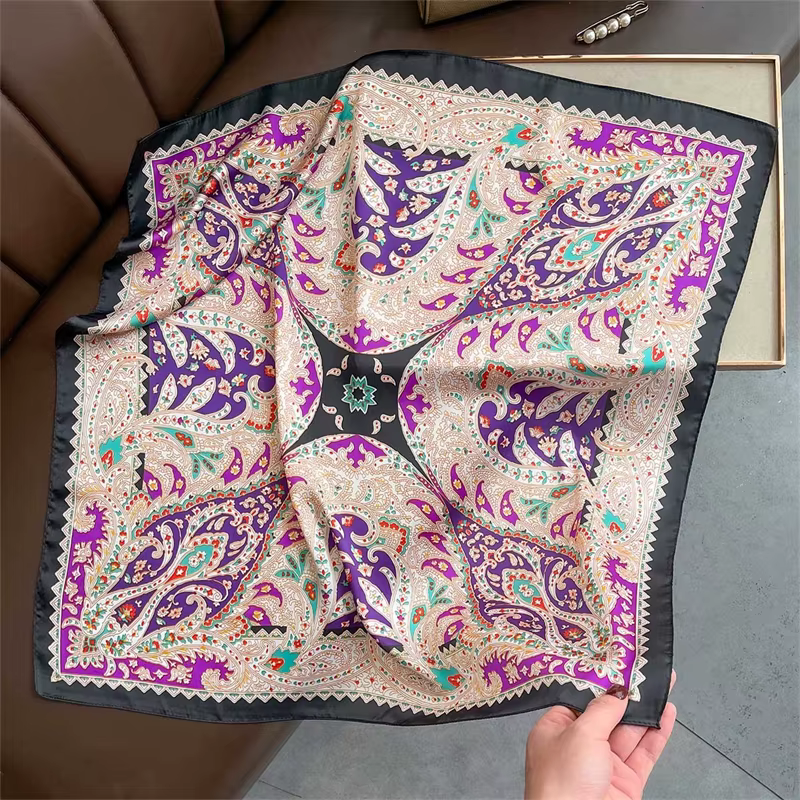Foulard carré de luxe violet vibrant pour femmes