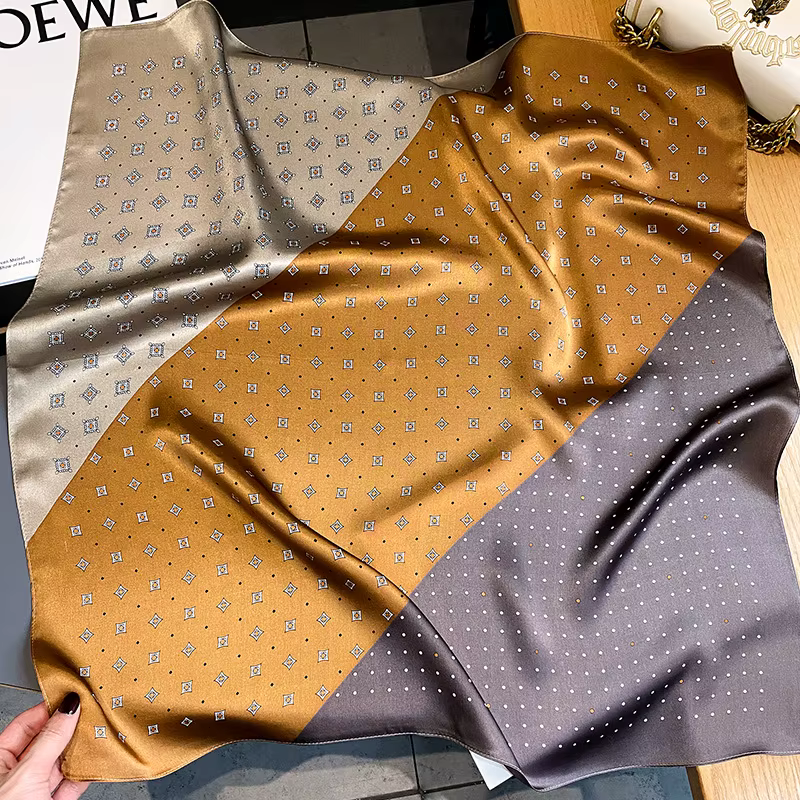 Foulard carré en soie de marque de luxe pour femmes