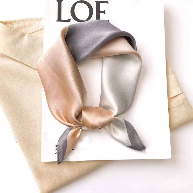 Nouvelle écharpe 100% soie Bandana femmes foulards carrés foulard élégant printemps mode luxe haute qualité bandeau Hijab châles