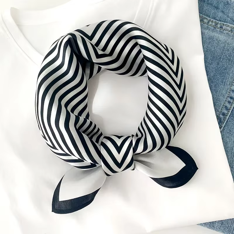 Foulard de cou rayé noir et blanc pour femme