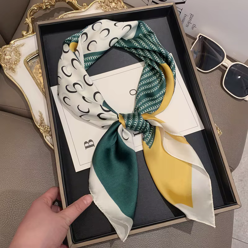 Foulard Carré à Rayures de Luxe pour Femme