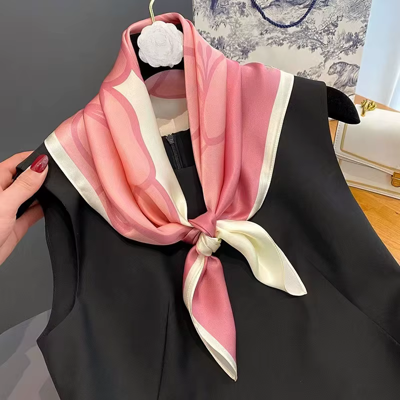 Écharpe carrée à fleurs roses pour femmes