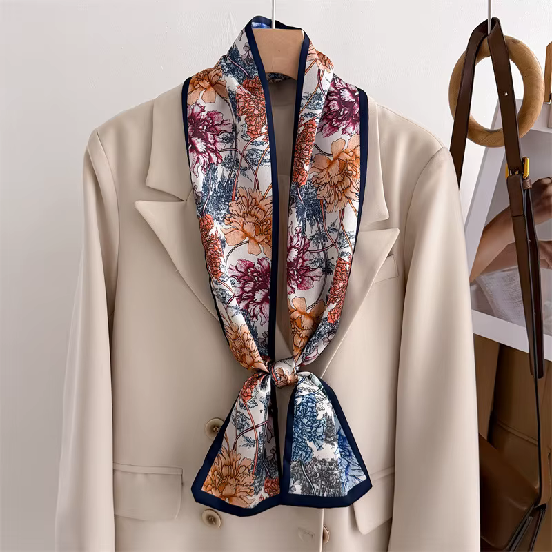 Petits foulards de luxe en soie pour femmes