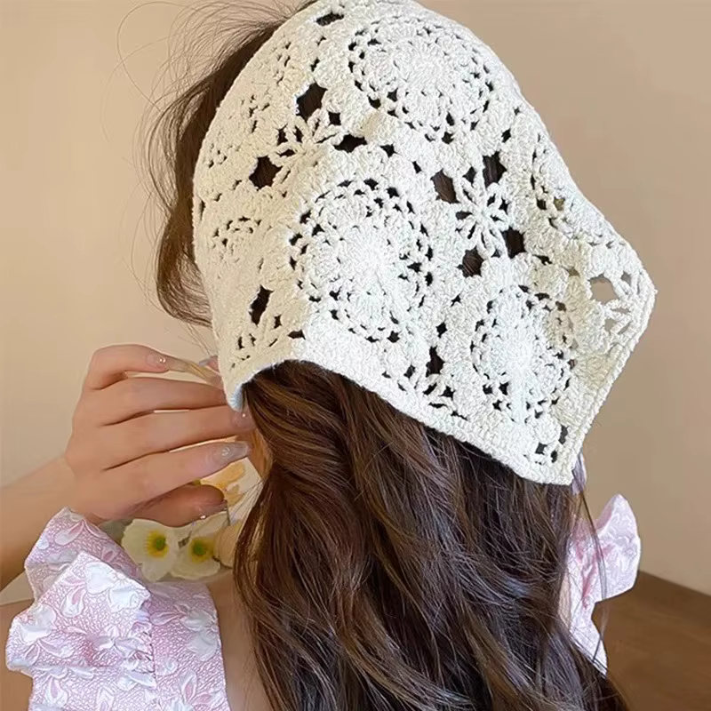 Foulard triangulaire bohème en dentelle de coton blanc pour femme
