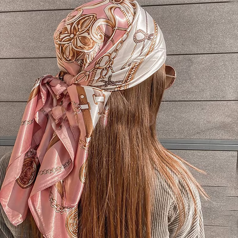 Foulards carrés en soie pour femmes