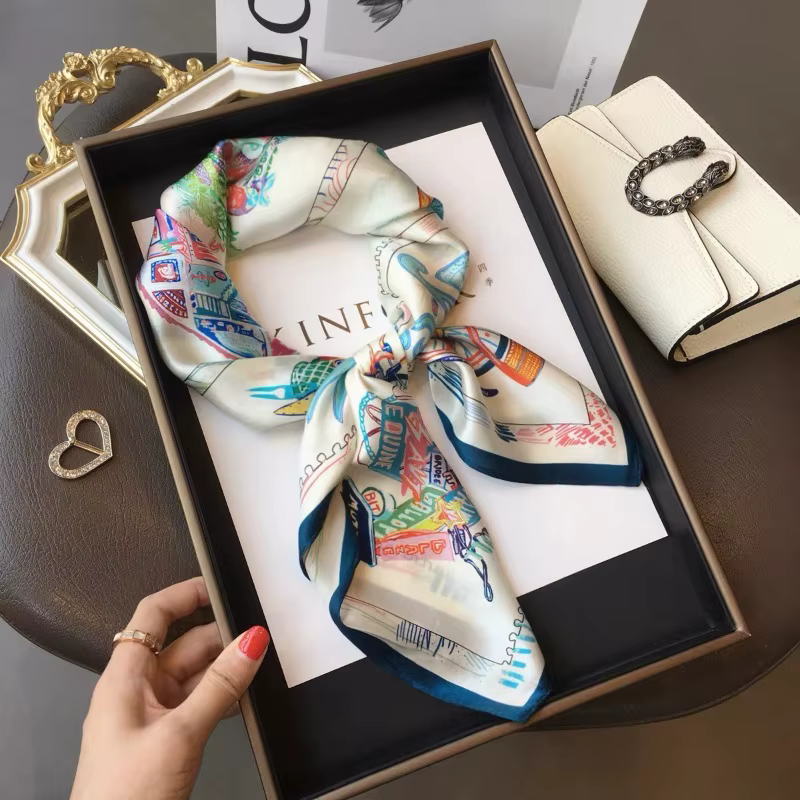 Foulard carré 100% Soie de Mûrier à Imprimé Cheval