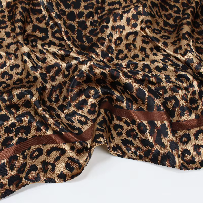 Foulard Carré en Satin Doux pour Femme