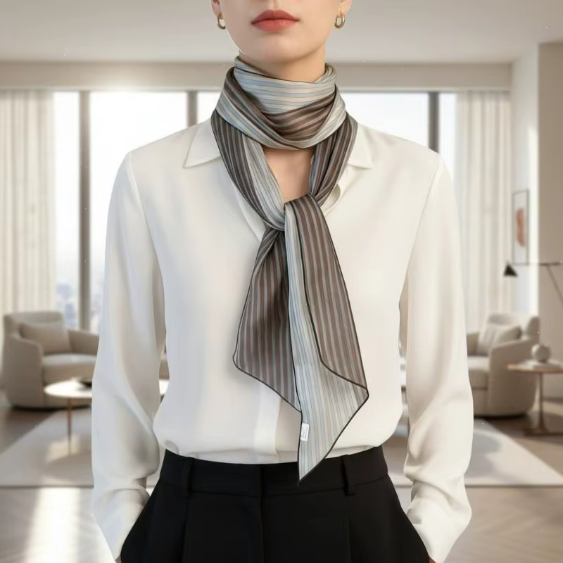 Écharpe en soie rayée pour femme