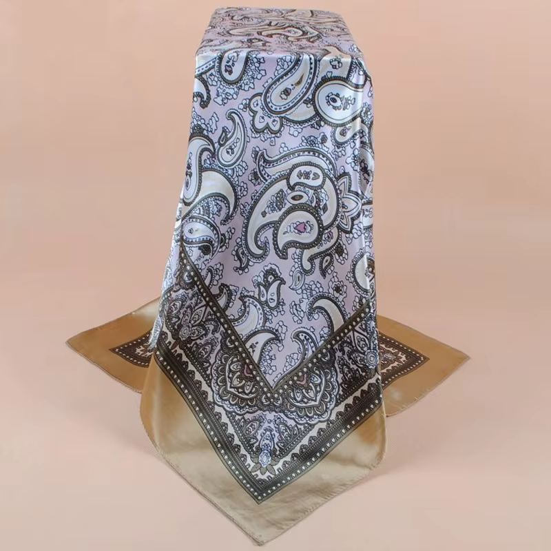 Foulard carré en soie pour femmes