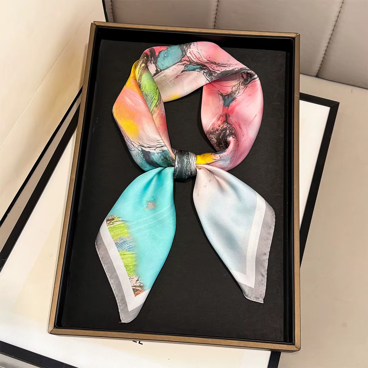Foulard carré en soie imprimé peinture à l'huile pour femme