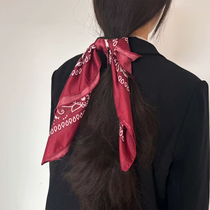 Foulard carré rouge bordeaux style western