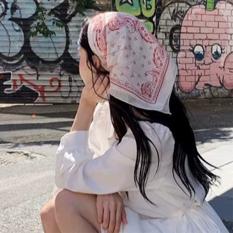 Foulard carré imprimé cerises pour femme