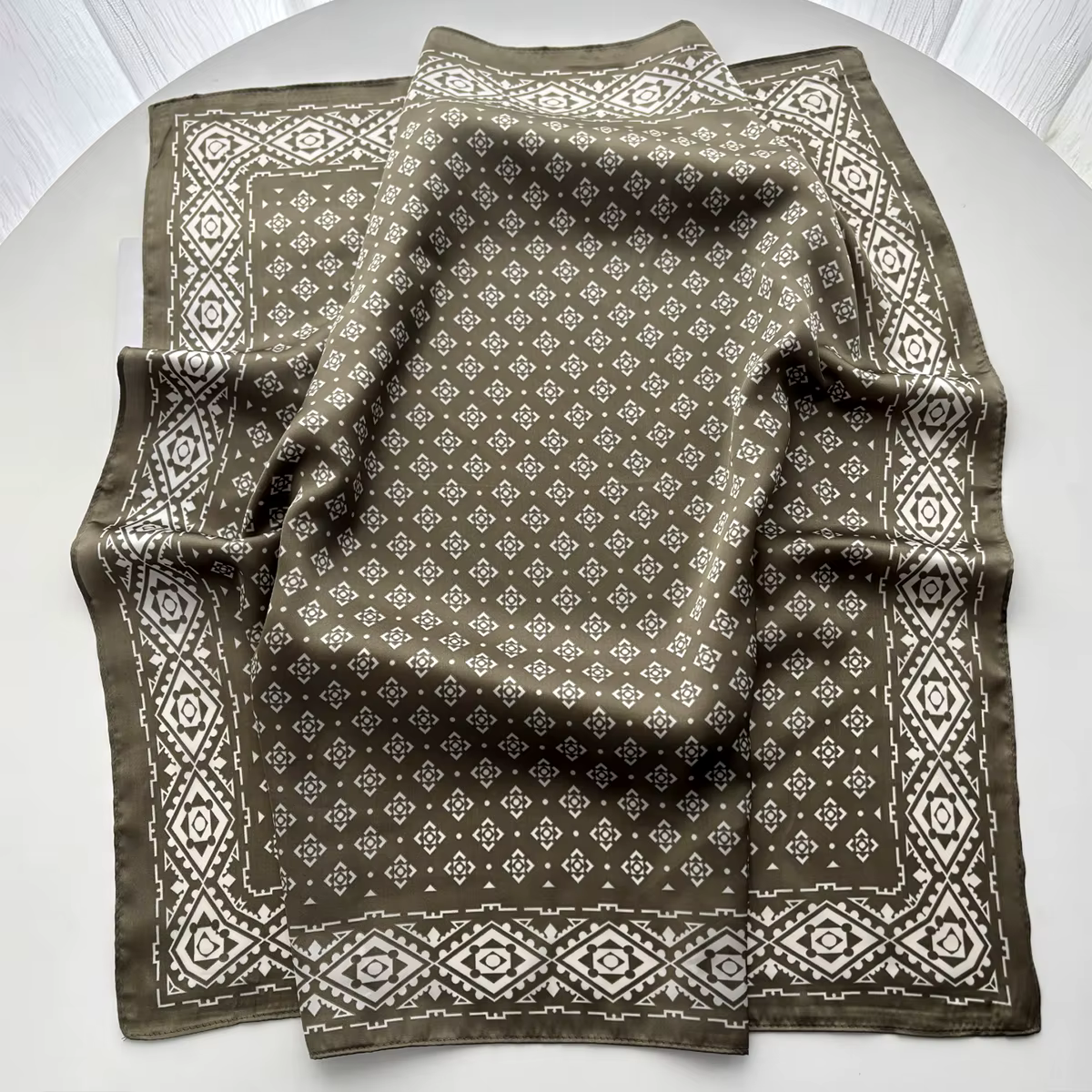 Foulards carrés en soie imitation pour femme