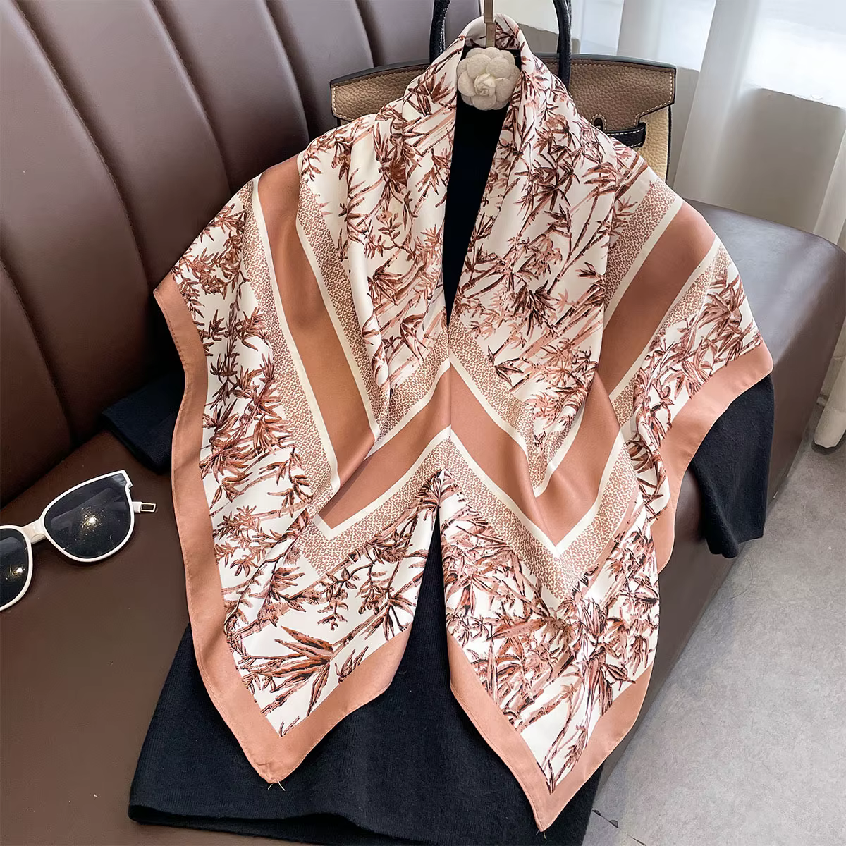 Foulard carré de luxe en soie pour femmes