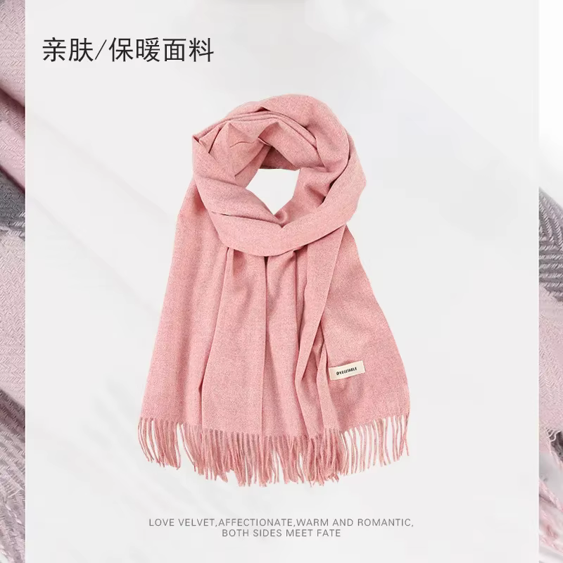 Écharpe rose Dopamine tendance hiver 2025