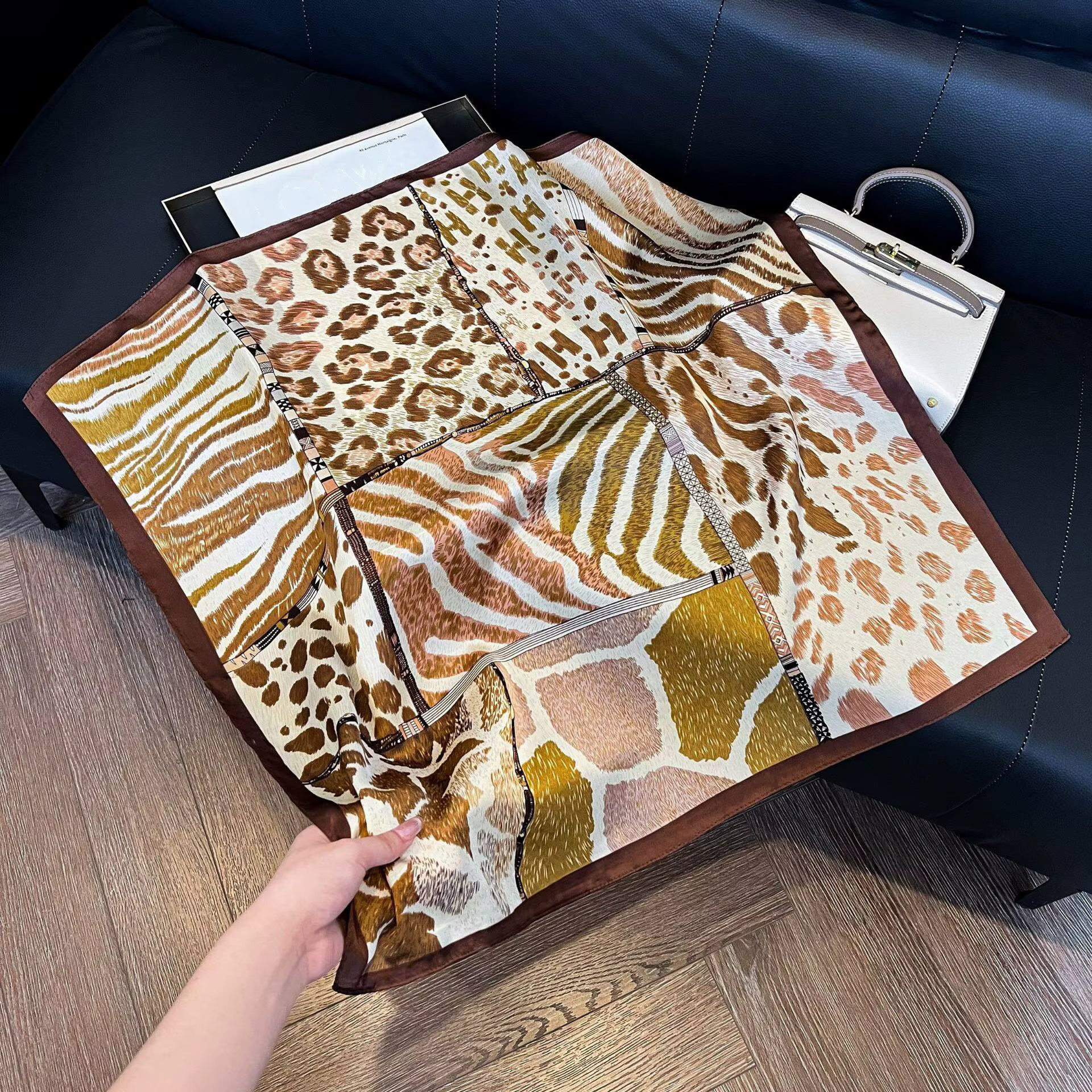 Nouveau foulard carré léopard 70x70