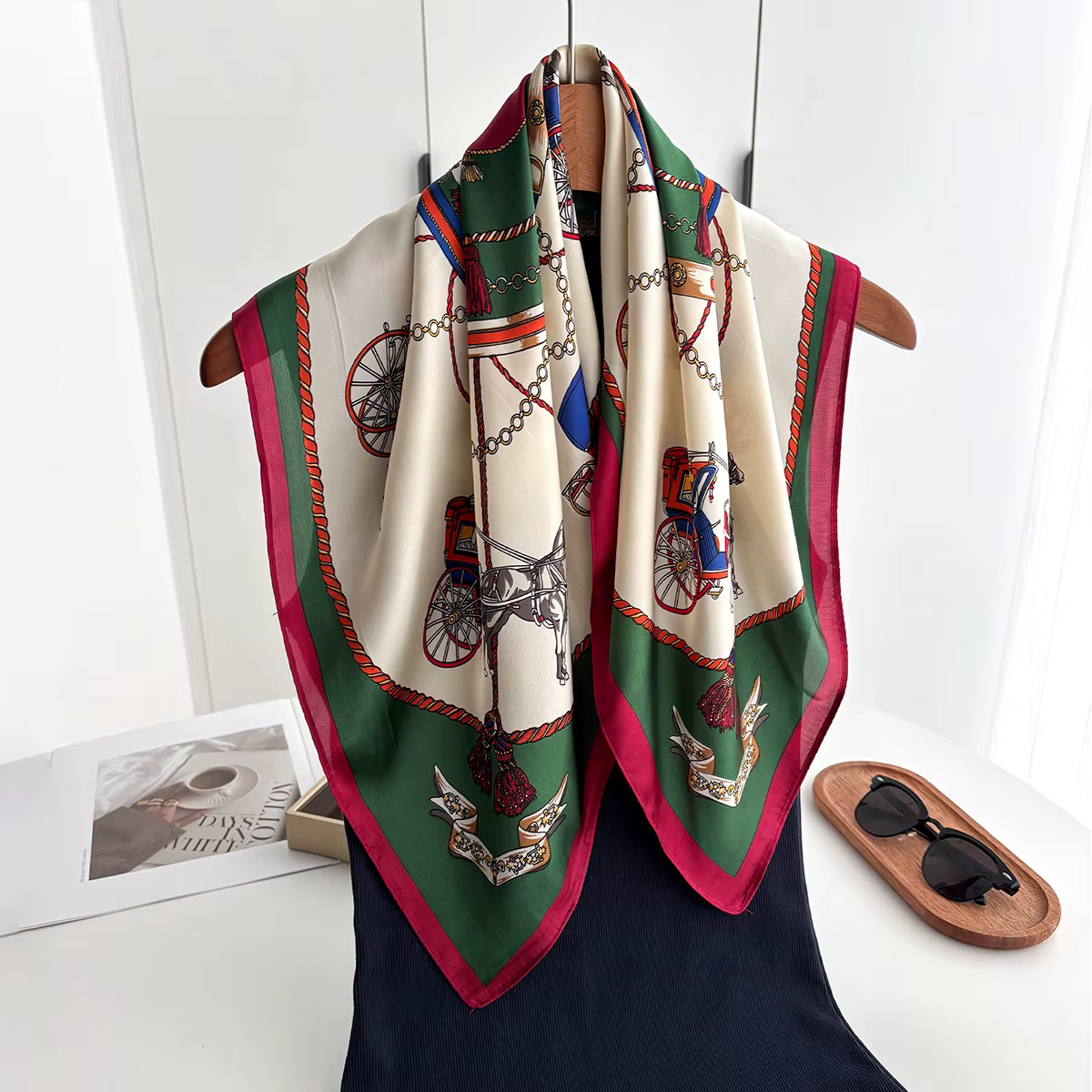 Nouveau Foulard Carré de Luxe pour Femme
