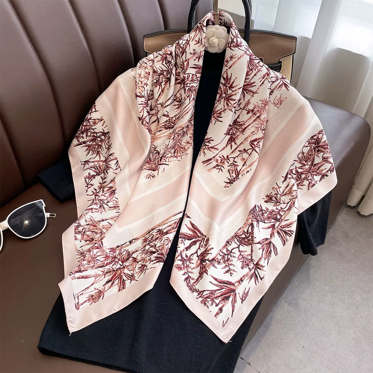 Foulard carré de luxe en soie pour femmes