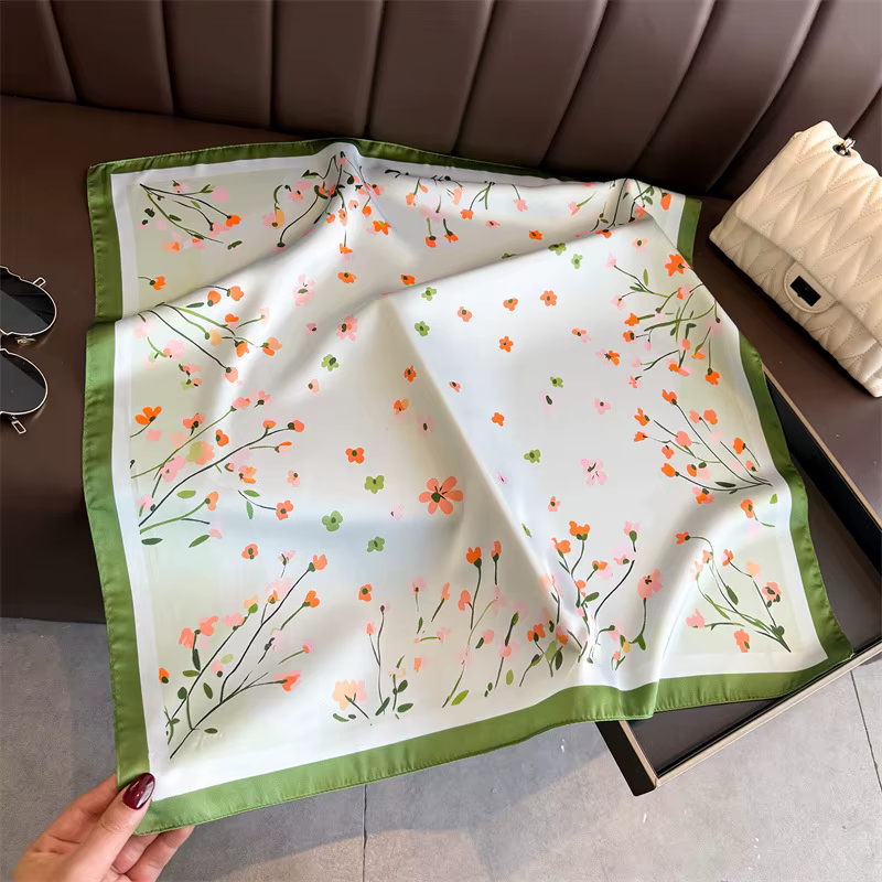 Élégant foulard carré imprimé pour femme