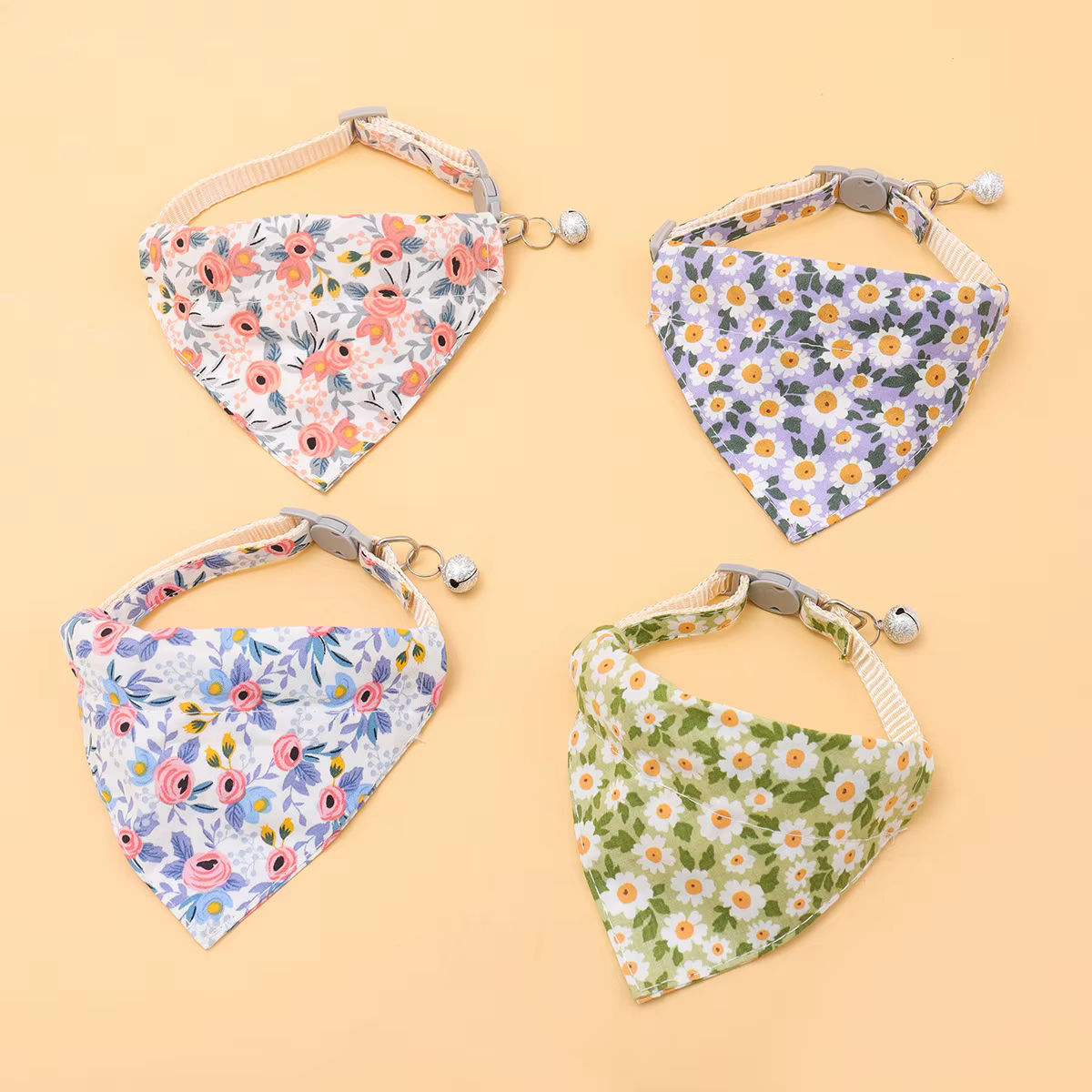 Écharpe triangulaire réglable de style japonais avec motif imprimé clochette