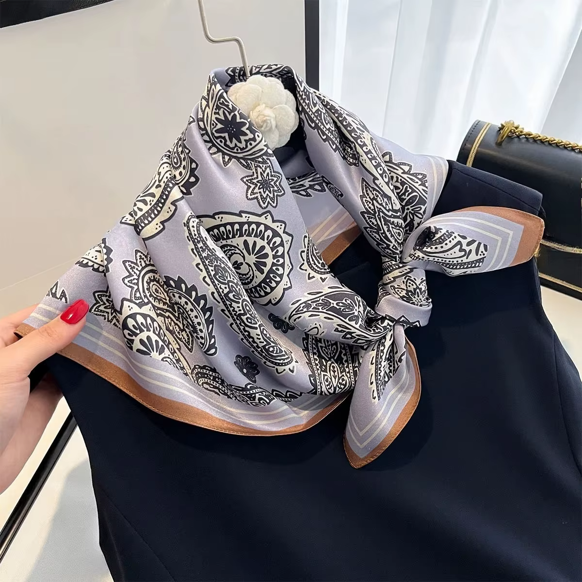 100% foulard en soie naturelle femme Paisley imprimé châle doux mûrier Bandana 68 cm carré