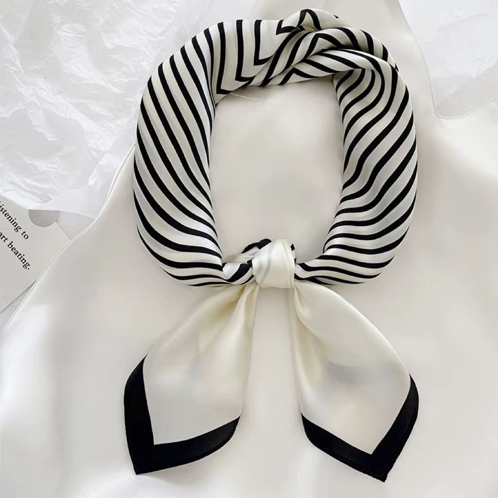 Écharpe rayée minimaliste nordique pour femme