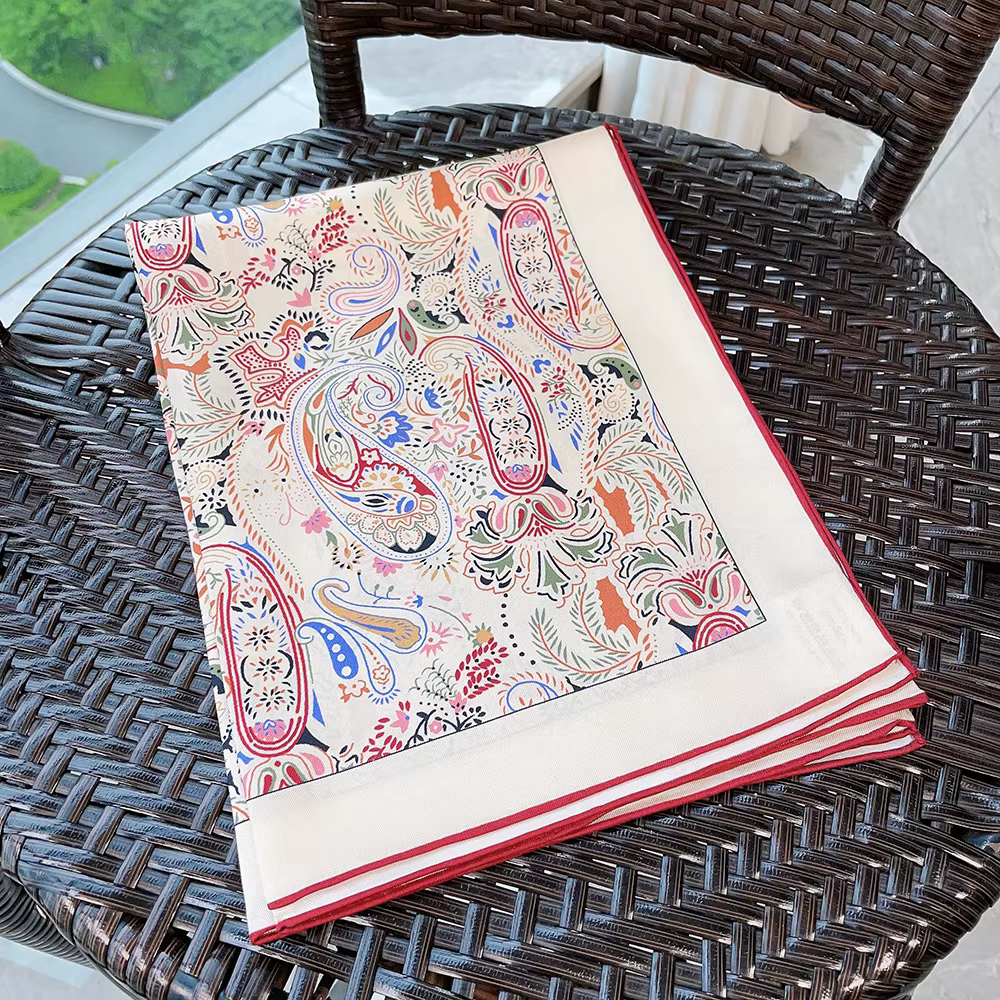 Foulard carré en soie pour femmes