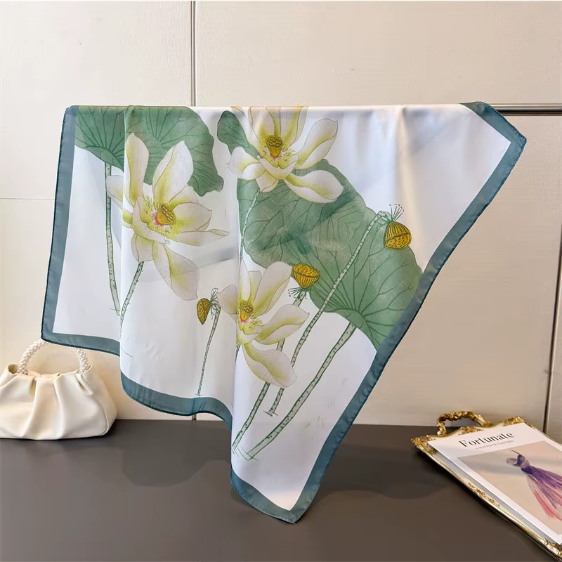 Nouveau Foulard Carré en Soie pour Femme