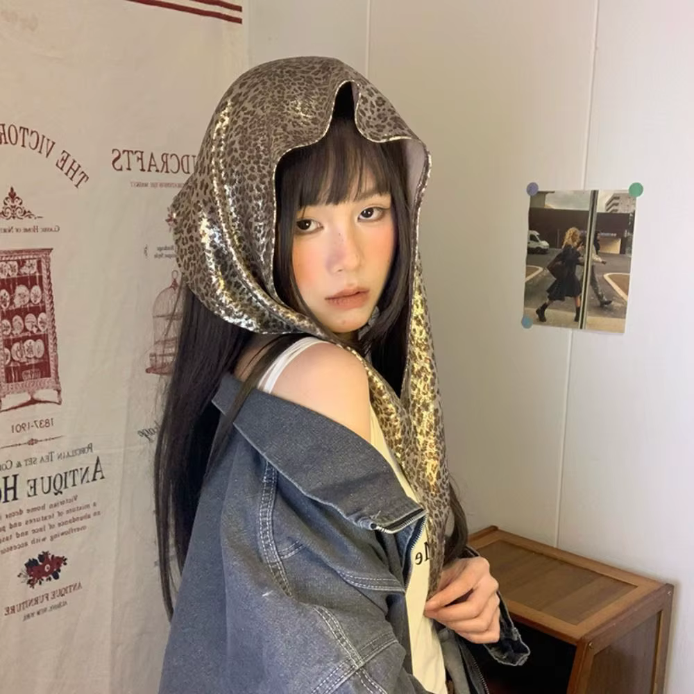 Élégant foulard triangulaire imprimé Y2K en soie brillante, foulard pour cheveux Hip Hop, foulard en soie imprimé léopard pour filles stylées, accessoires vestimentaires