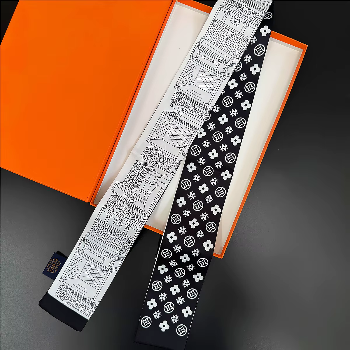 Foulard en soie polyvalent et élégant